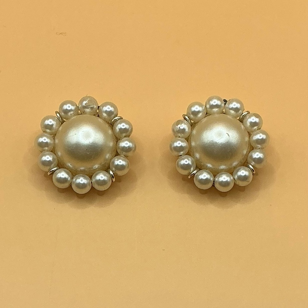 Vintage Signed Richelieu Faux Pearl Cluster Clip On Earrings Coquette Gla